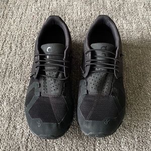 On Cloud black on black shoes